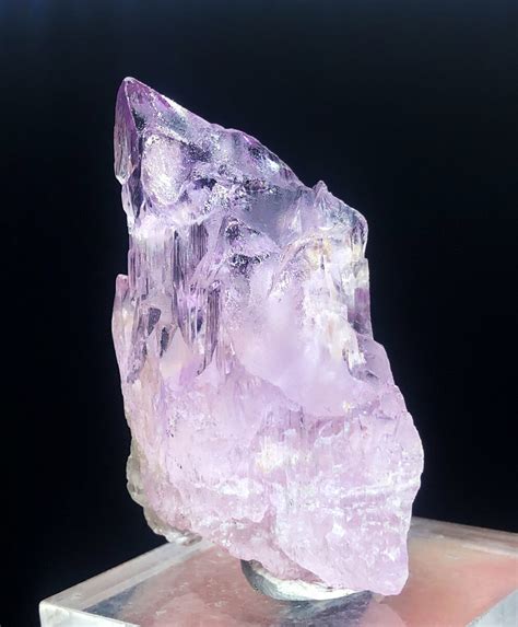 Terminated Pink Color Kunzite Crystal Natural Pink Kunzite Kunzite