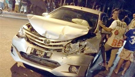 NUSABALI Tiga Mobil Terlibat Tabrakan Karambol