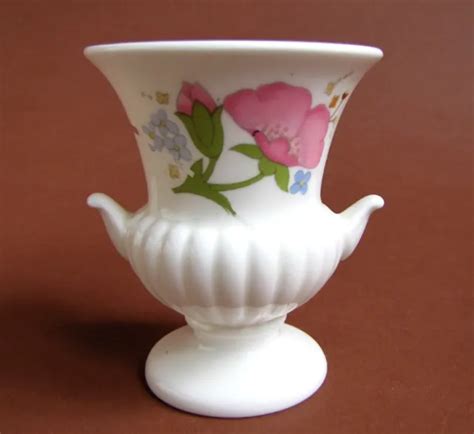 Petit Vase M Dicis En Porcelaine Wedgwood Format D Nette Poup E Eur