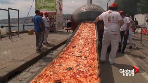 Thats Amore Italian Chefs Make 2 Km Long Pizza Breaking World Record National Globalnewsca