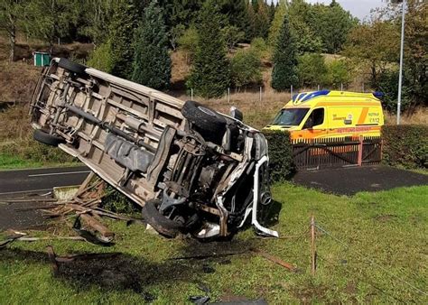 Fahrer Verletzt Lieferwagen Durchbricht Gartenzaun Hildburghausen