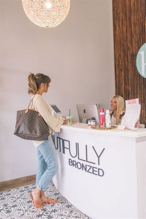 The Best Houston Organic Spray Tan Salon - Tayler Malott | Spray tan