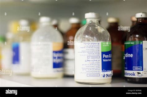 Veterinary drug hi-res stock photography and images - Alamy