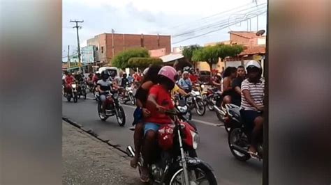 Motociclistas fazem rolezinho em ruas de Teresina e têm motos