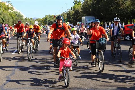 Familias Enteras Se Suman A La Fiesta De La Bicicleta En C Rdoba