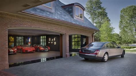 STYLISH HOME: Luxury garage design