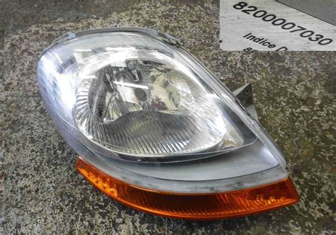 Renault Trafic Drivers Osf Front Headlight Lens