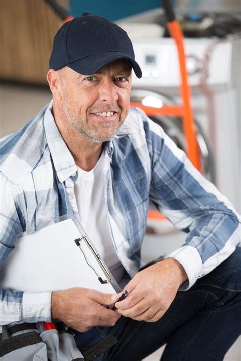 Old Male Repairman Repairing Computer Stock Image Image Of Helpdesk