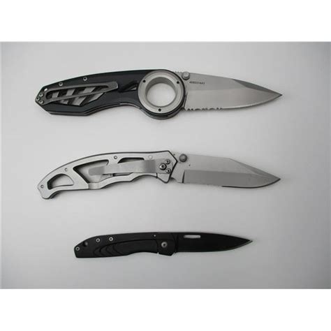 ASSORTED GERBER FOLDING KNIVES