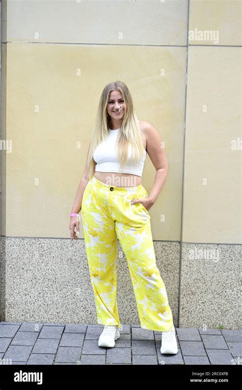 Dascha Carriero Beim Mates Date Influencer Event En La Semana De La