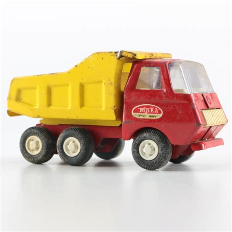 Assorted Vintage Metal Toy Trucks Including Ralstoy and Tonka | EBTH