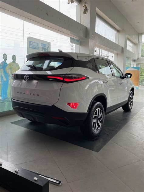 Tata Harrier Suv Dual Tone Orcus White With Black Roof Black Alloy