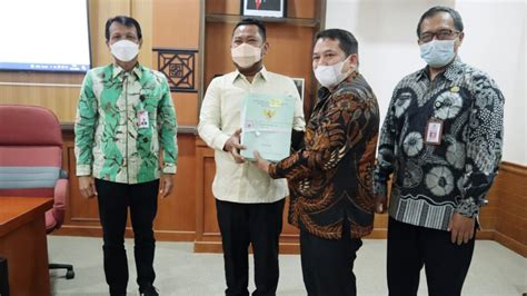 Kpk Tiba Tiba Datangi Kantor Bupati Gresik Ada Apa