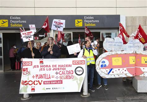 Las trabajadoras de Aena en el aeropuerto de Valencia plantean más