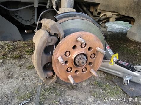 Сезонная замена колёс и передних тормозных колодок. — Ford Tourneo ...