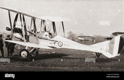 British be2 biplane in flight hi-res stock photography and images - Alamy