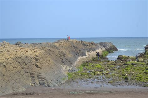 gambar pantai watu ulo - Sam Nash