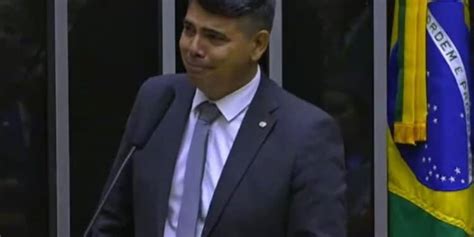 VÍDEO deputado que levou tapa no rosto de petista chora na tribuna