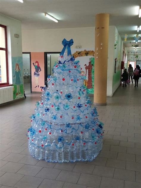 Albero Di Natale Con Bottiglie Di Plastica Idee Di Natale Natale