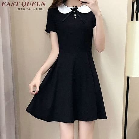 Vestito nero con colletto bianco