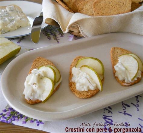 Crostini Con Pere E Gorgonzola Ricetta Antipasto Miele Farina Fantasia