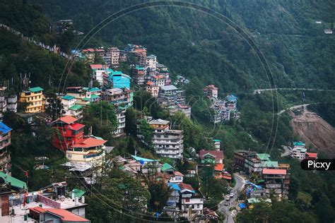 Gangtok Wallpapers Top Free Gangtok Backgrounds Wallpaperaccess