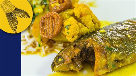 Koi Mach Er Jhol Phulkopi Diye Tel Koi Recipebengali Koi Fish Curry