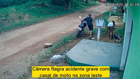 Câmera flagra acidente grave casal de moto na zona leste News