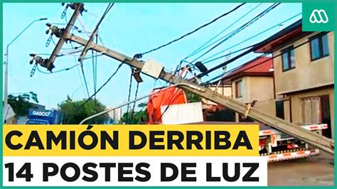 Cami N Derriba Postes En San Joaqu N Veh Culo Estar A Intentado