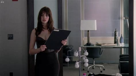 Anne Hathaway Dans Le Diable S Habille En Prada 04 12 11 06