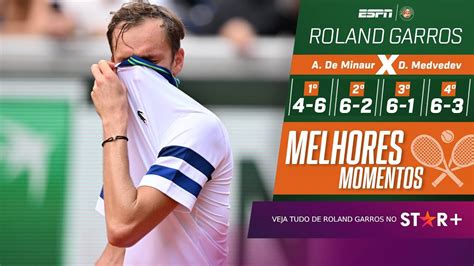 MEDVEDEV nº 5 do mundo leva VIRADA e PERDE para De Minaur nas oitavas