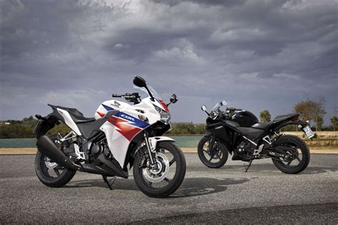 Motorrad Vergleich Honda Cbr 250 R 2013 Vs Honda Cb300r 2023