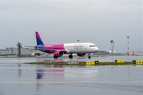 Istanbul Airport Lands Easyjet Wizz Air Among New Airlines Helping