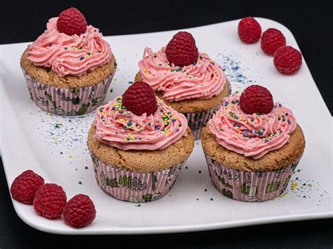 Vegane Vanilla Cupcakes Mit Himbeer Frosting Von Julia Chefkoch