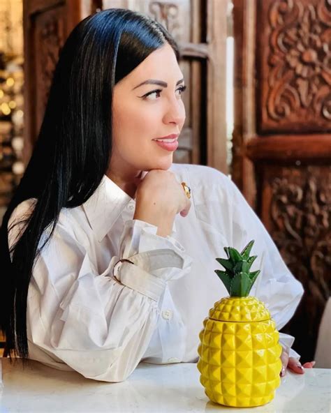 Mamá de Nodal se luce en ajustado bikini en Dubai al estilo Kardashian MUNDO