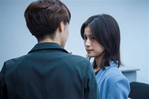 （写真）『離婚しない男』第6話 “綾香”篠田麻里子、ベッドの下で“渉”伊藤淳史と“ナオミ”藤原紀香の会話を聞く ドラマ ニュース