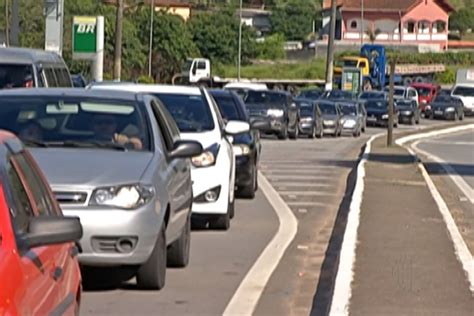 G1 Rodovia Mogi Bertioga tem trânsito intenso sentido litoral neste