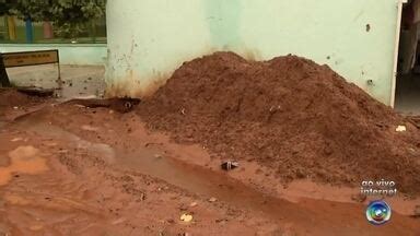 Bom Dia Cidade Rio Preto Buraco que engoliu veículo em Jales