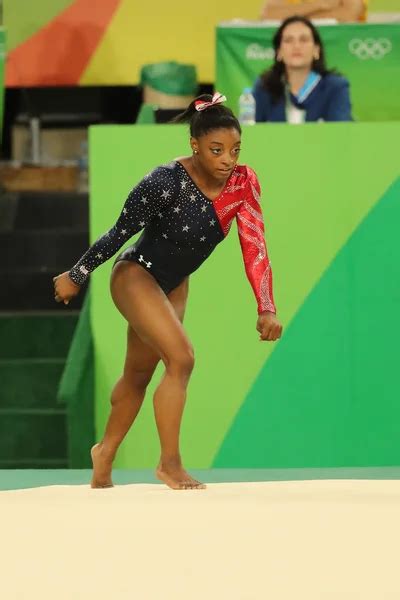 La Campeona Ol Mpica Simone Biles De Estados Unidos Compite En El