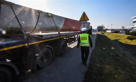 Fatalny stan autobusów i ciężarówek na Podkarpaciu Policjanci i