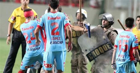 Video Batalla Campal Entre Jugadores Y Polic As En La Copa Libertadores