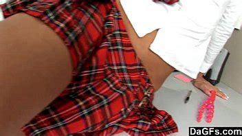 Dagfs Colegiala En Uniforme Emocionada De Jugar Con Su Bonito Cuerpo XVIDEOS