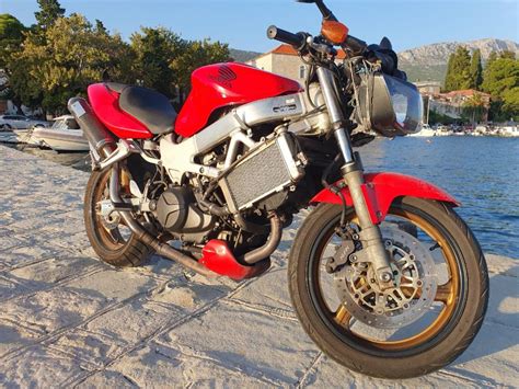 Honda VTR 1000 F Firestorm 1000 Cm3 2002 God