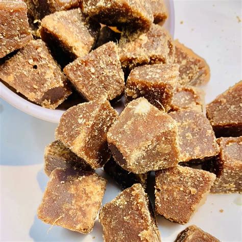 Cubes Refined Palm Jaggery Ginger Pepper Extract Shape Square