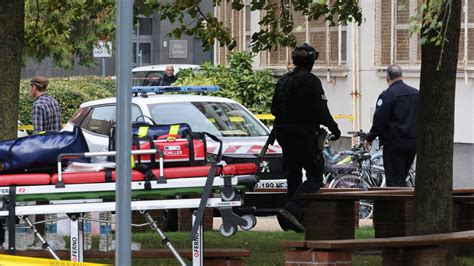 Attaque Au Couteau à Arras Un Professeur Tué Un Suspect Arrêté