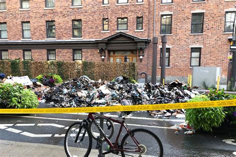 Huge Garbage Truck Fire Shuts Down Toronto Intersection