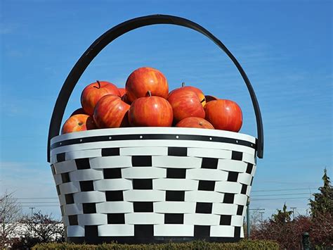 enormous apple basket  ohio   biggest   world