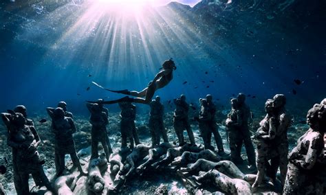 Eksotisme Bask Nest Patung Manusia Bawah Laut Di Gili Meno