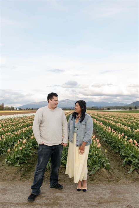 A Springtime Skagit Valley Tulip Fields Couples Session — J and L ...