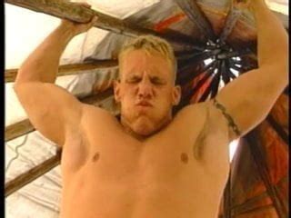 Chicos en tienda de campaña recibiendo anal xHamster